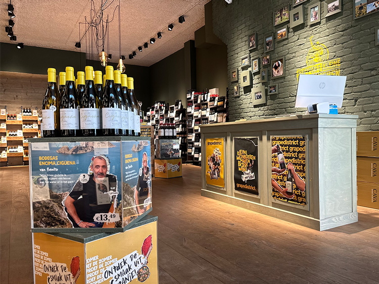 Grapedistrict de Baarsjes wijnwinkel Amsterdam binnen